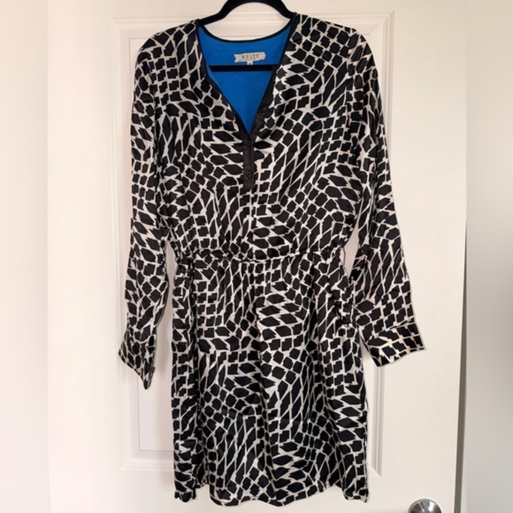 WYATT Women’s Silk Black and White Patterned Dress size Medium